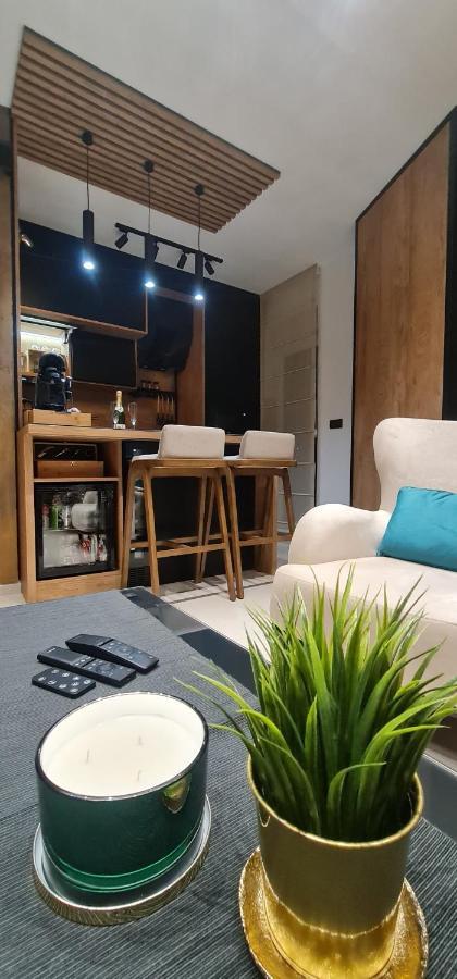 Design Apartment Platinium Spa Lux 5 Star "Havana" Completely Private Wellness & Spa Free Included Sauna & Jacuzzi & Salt Wall & Fire Place & 3D Ceilings & Business Wifi & Netflix & Keyless Code Entry & Full Smart App & Secure 2 Parking Place ชูปริยา ภายนอก รูปภาพ