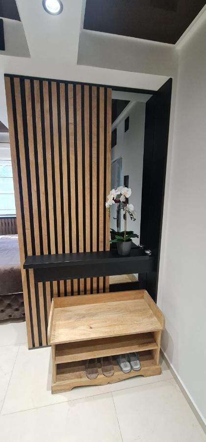 Design Apartment Platinium Spa Lux 5 Star "Havana" Completely Private Wellness & Spa Free Included Sauna & Jacuzzi & Salt Wall & Fire Place & 3D Ceilings & Business Wifi & Netflix & Keyless Code Entry & Full Smart App & Secure 2 Parking Place ชูปริยา ภายนอก รูปภาพ