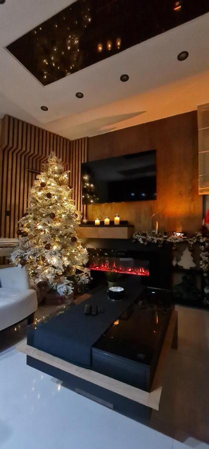 Design Apartment Platinium Spa Lux 5 Star "Havana" Completely Private Wellness & Spa Free Included Sauna & Jacuzzi & Salt Wall & Fire Place & 3D Ceilings & Business Wifi & Netflix & Keyless Code Entry & Full Smart App & Secure 2 Parking Place ชูปริยา ภายนอก รูปภาพ