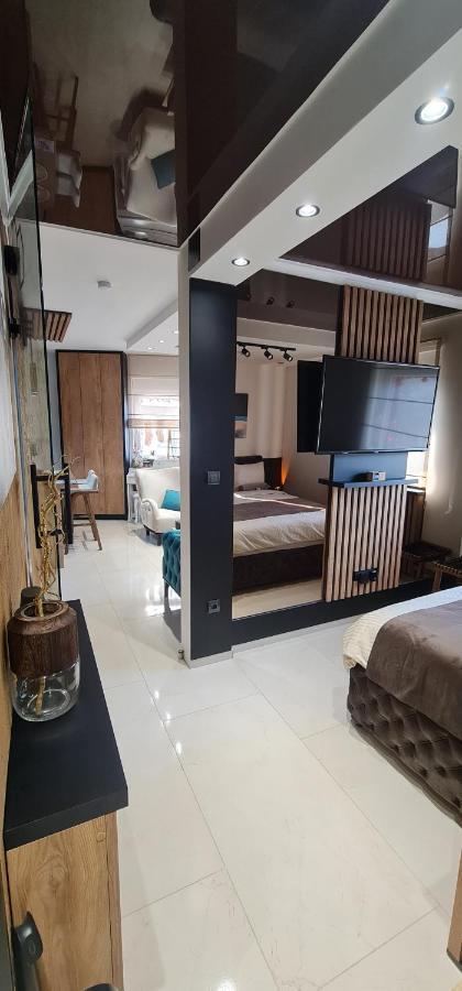 Design Apartment Platinium Spa Lux 5 Star "Havana" Completely Private Wellness & Spa Free Included Sauna & Jacuzzi & Salt Wall & Fire Place & 3D Ceilings & Business Wifi & Netflix & Keyless Code Entry & Full Smart App & Secure 2 Parking Place ชูปริยา ภายนอก รูปภาพ