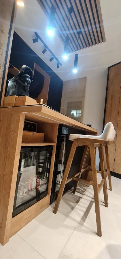 Design Apartment Platinium Spa Lux 5 Star "Havana" Completely Private Wellness & Spa Free Included Sauna & Jacuzzi & Salt Wall & Fire Place & 3D Ceilings & Business Wifi & Netflix & Keyless Code Entry & Full Smart App & Secure 2 Parking Place ชูปริยา ภายนอก รูปภาพ
