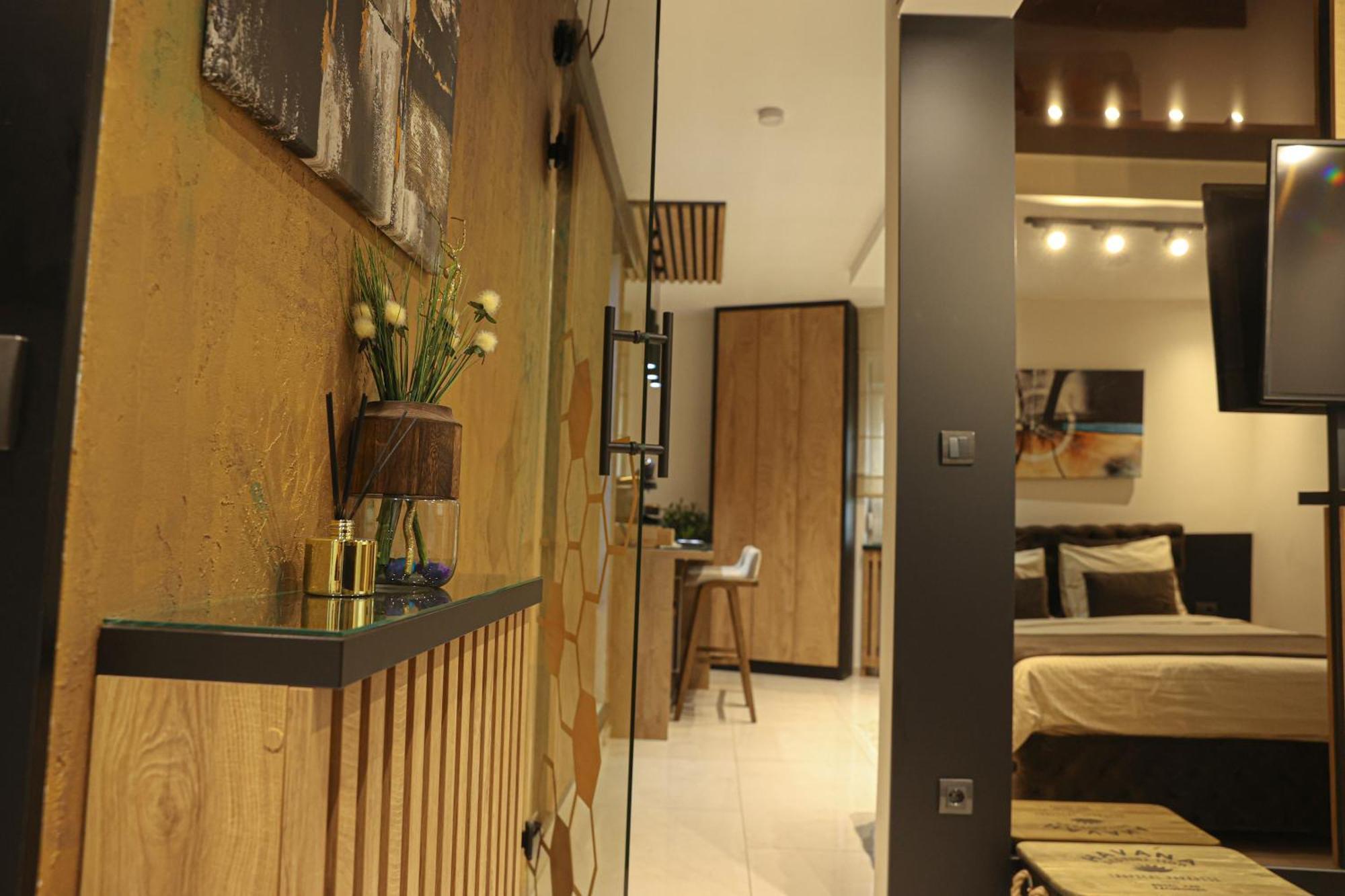Design Apartment Platinium Spa Lux 5 Star "Havana" Completely Private Wellness & Spa Free Included Sauna & Jacuzzi & Salt Wall & Fire Place & 3D Ceilings & Business Wifi & Netflix & Keyless Code Entry & Full Smart App & Secure 2 Parking Place ชูปริยา ภายนอก รูปภาพ