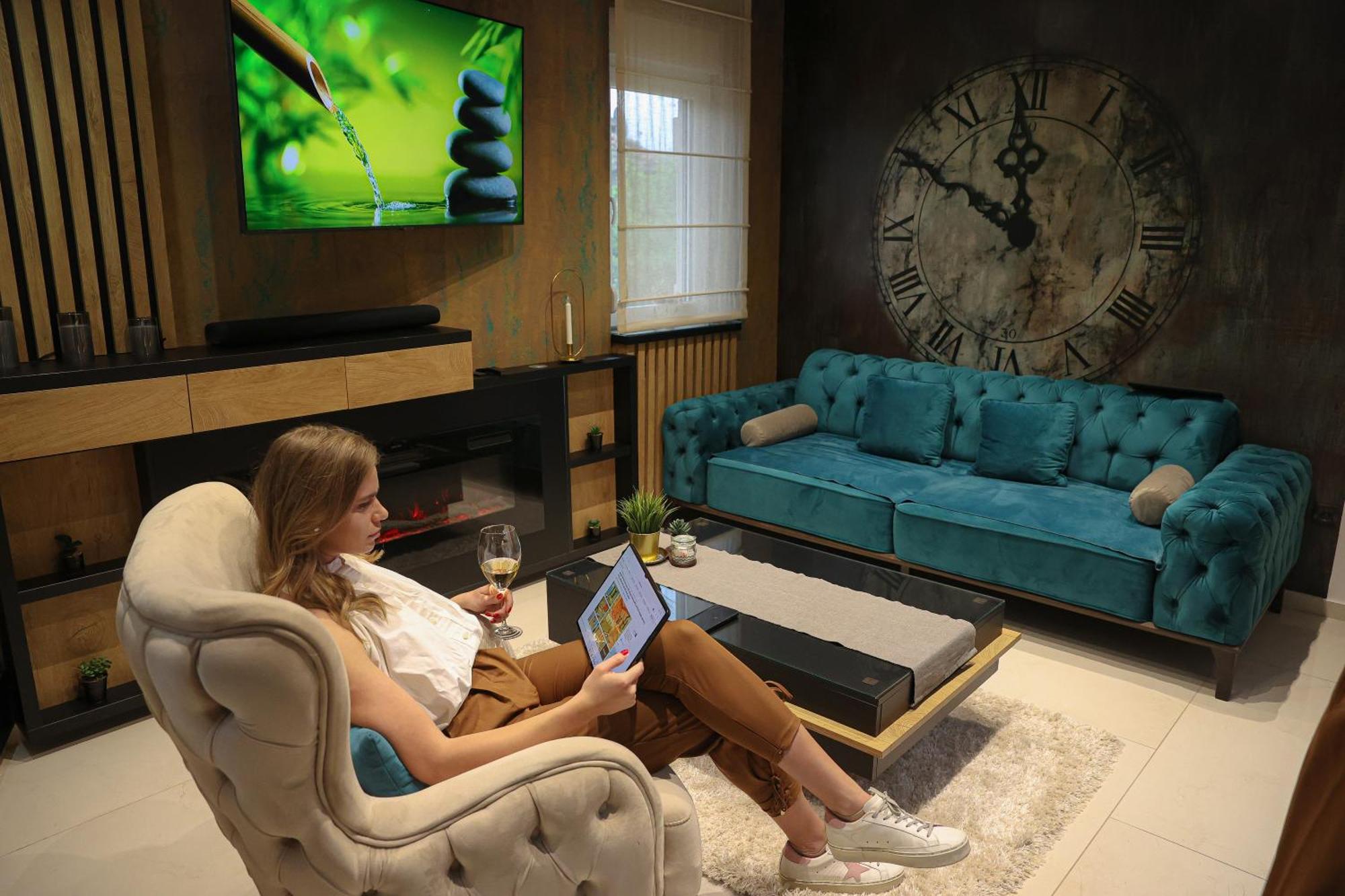 Design Apartment Platinium Spa Lux 5 Star "Havana" Completely Private Wellness & Spa Free Included Sauna & Jacuzzi & Salt Wall & Fire Place & 3D Ceilings & Business Wifi & Netflix & Keyless Code Entry & Full Smart App & Secure 2 Parking Place ชูปริยา ภายนอก รูปภาพ